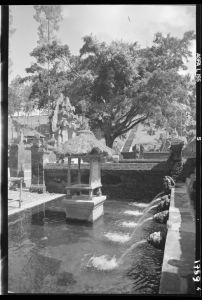 Temple de Tirta Empul EFEO_GROB03847