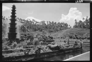 Temple de Tirta Gangga EFEO_GROB03849