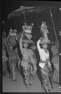 Fête au Pura Maospait de Denpasar EFEO_GROB03883