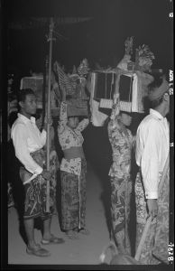 Fête au Pura Maospait de Denpasar EFEO_GROB03884
