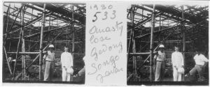 Gedong Songo I : équipe sur le chantier d'anastylose EFEO_MARH00431