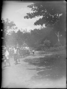 Procession en direction du Vat Enkosei EFEO_MARH01026