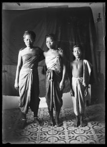Danseuses de la troupe de Siem Reap EFEO_MARH01417