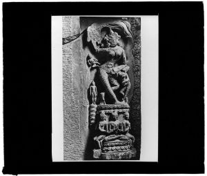 Haut-relief : personnage féminin EFEO_MARH01435