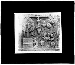 Bas-relief : Naga Raja et Elapattra rendant hommage à Buddha EFEO_MARH01447