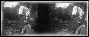 Sappho Marchal et un nautonier sur la rivière EFEO_MARH01562