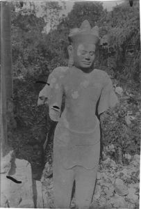 « Bakheng. Ronde bosse » EFEO_MARH01947