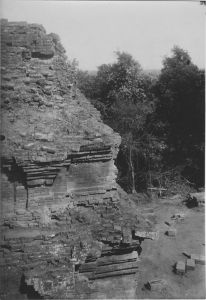 « B. Bakheng. Bakheṅ face Nord » EFEO_MARH02245
