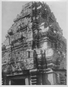 « 25. B. Bakheng. Façade Est » EFEO_MARH02262