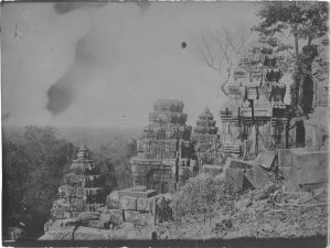 Phnom Bakheng : tours EFEO_MARH02280